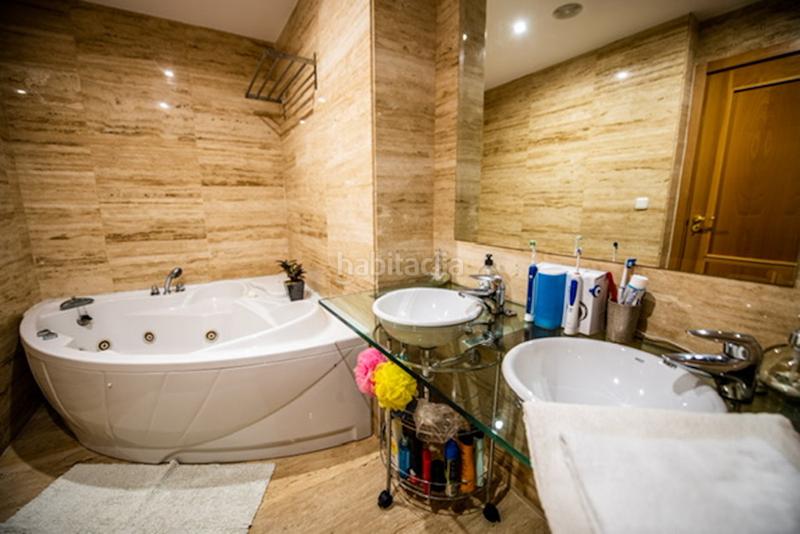 Foto 579ce44f-1966-4c2f-a4b2-cfec6713070d. Ático  de 3 dormitorios con terrazas espectaculares, piscina comunitaria y spa en Estepona
