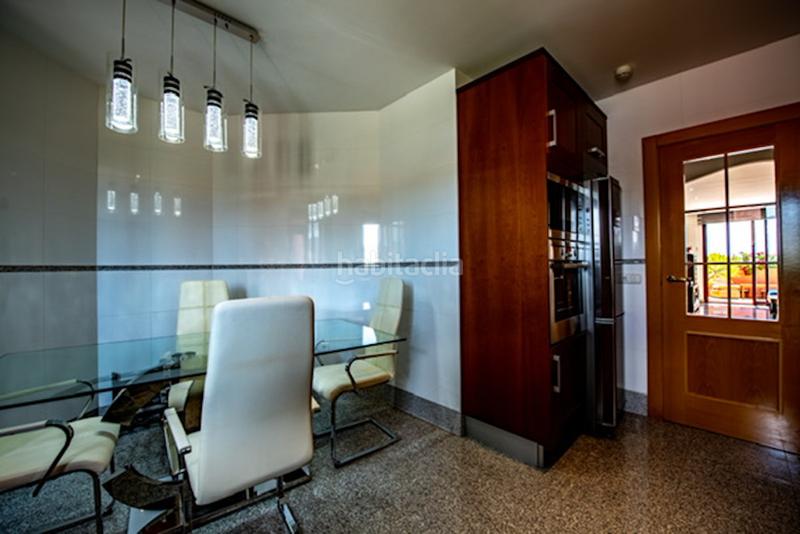 Foto fe9c38ff-d95d-4e2e-8ea6-7d2951e3bfb2. Ático  de 3 dormitorios con terrazas espectaculares, piscina comunitaria y spa en Estepona