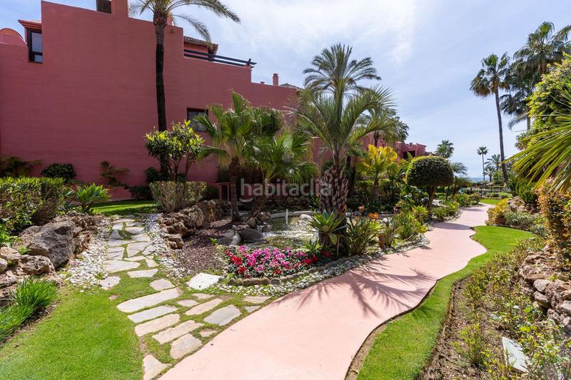 Foto d0b0eb4b-303e-4a13-8a50-d5c5a67addce. Apartamento lujoso apartamento en planta baja esquinera con vistas al jardín, cocina renovada y piscina comunitaria en Estepona