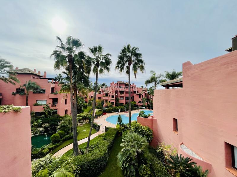 Foto 4af63ebc-1198-44c2-be48-f567de8e0c6a. Ático en avenida de la playa 2 apartamento de 3 dormitorios con terraza, piscinas, gimnasio y playa en Estepona