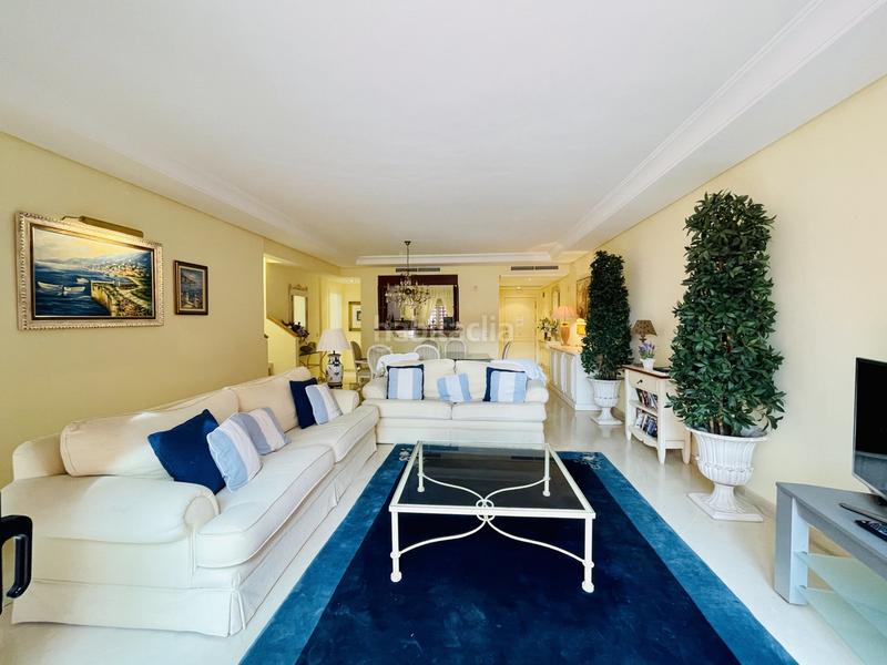 Foto 5c662c22-b080-4073-bbd1-b8def6a255b0. Ático en avenida de la playa 2 apartamento de 3 dormitorios con terraza, piscinas, gimnasio y playa en Estepona