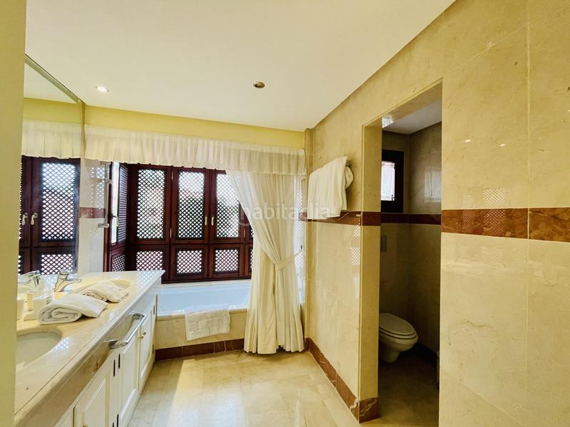 Foto c1b466c8-d9bc-4ff3-9ab4-b200c6a87501. Ático en avenida de la playa 2 apartamento de 3 dormitorios con terraza, piscinas, gimnasio y playa en Estepona