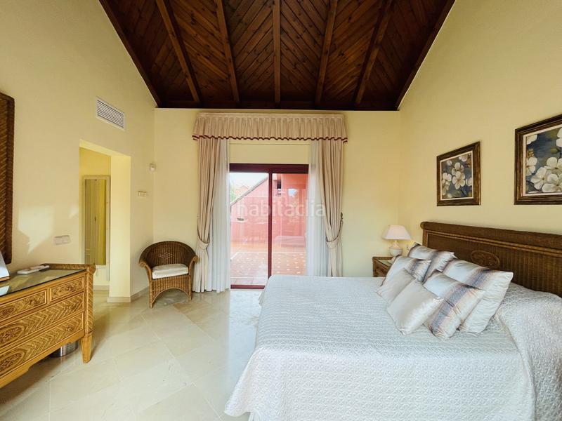 Foto c6e90b79-c235-4313-a10b-522e020c6625. Ático en avenida de la playa 2 apartamento de 3 dormitorios con terraza, piscinas, gimnasio y playa en Estepona