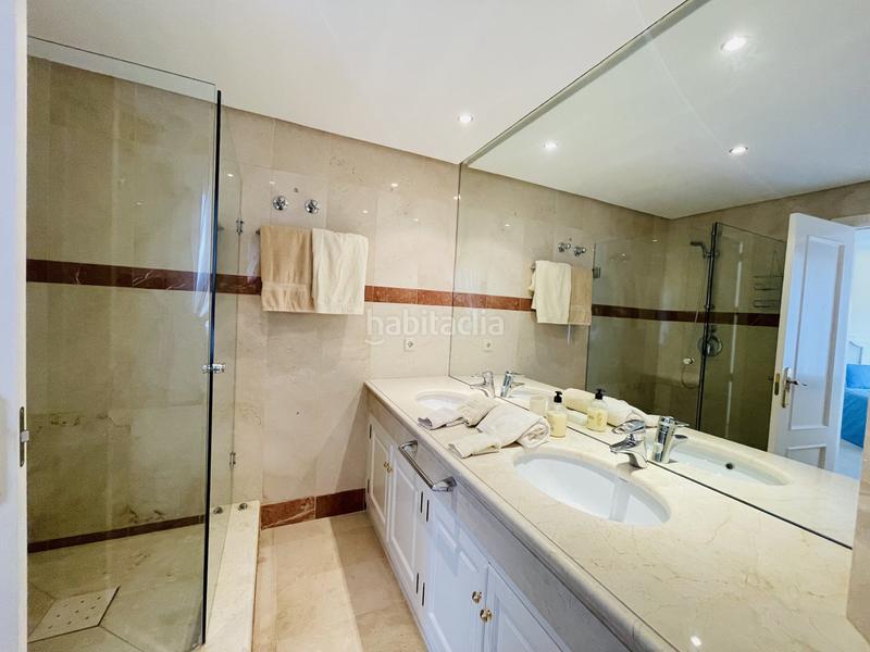 Foto e1fb9095-05ec-4fa6-9d8e-ff2e3147aa69. Ático en avenida de la playa 2 apartamento de 3 dormitorios con terraza, piscinas, gimnasio y playa en Estepona