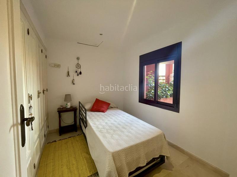 Foto 0c9d66d0-1ad0-4ca8-b8c3-47af910e1165. Apartamento  de 3 dormitorios con terraza, jardín y piscinas en Estepona