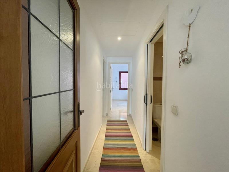 Foto 46bf627f-5d8c-456b-8f7d-69aef9825794. Apartamento  de 3 dormitorios con terraza, jardín y piscinas en Estepona