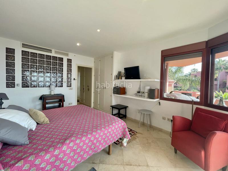 Foto 4c3fb0e9-0fe2-431a-8d67-0285e1901626. Apartamento  de 3 dormitorios con terraza, jardín y piscinas en Estepona