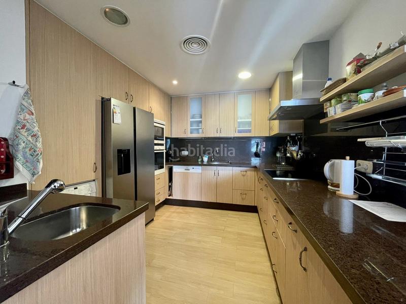 Foto 748787ac-c0dd-4b4e-afef-83d1fcea1166. Apartamento  de 3 dormitorios con terraza, jardín y piscinas en Estepona