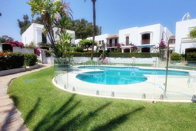 Foto 1e5b4015-fe8a-4890-a70a-2a9f994ad465. Reihenhaus mit pool in Villacana - Costalita - Saladillo Estepona