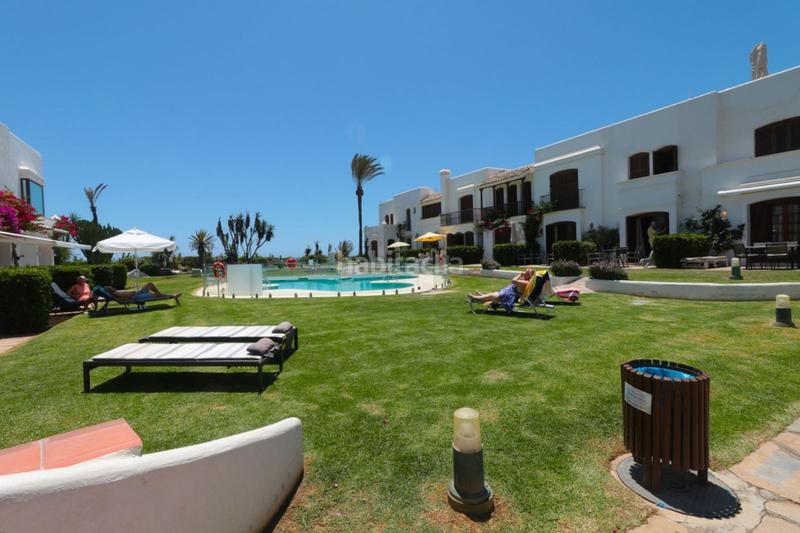 Foto cf4d238f-9ed2-469b-bbbe-47232b12dcd0. Casa bifamiliare con piscina in Villacana - Costalita - Saladillo Estepona