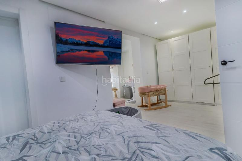 Foto 00eec8d4-3f09-43a4-bfa2-5faad93a97c8. Casa adosada  reformada con estudio independiente, patio, jardín y piscina comunitaria en Estepona