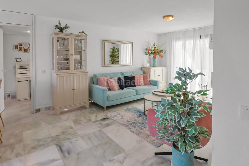 Foto 13250670-38c7-4695-9fa1-796b0efdbb1a. Casa adosada  reformada con estudio independiente, patio, jardín y piscina comunitaria en Estepona