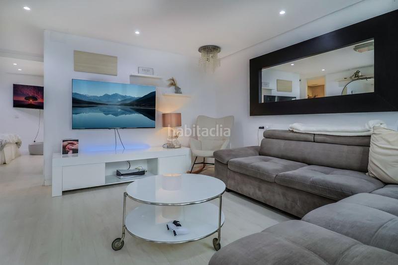 Foto 16f239ec-0404-4584-a623-0f0b6c349cc2. Casa adosada  reformada con estudio independiente, patio, jardín y piscina comunitaria en Estepona