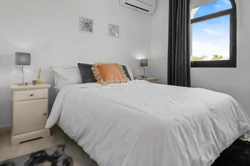 Foto 42276e3f-775f-4afa-b658-debf80dd5016. Casa adosada  reformada con estudio independiente, patio, jardín y piscina comunitaria en Estepona
