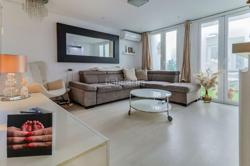 Foto f6f34241-7fa1-4509-9d55-ac4c45da0d59. Casa adosada  reformada con estudio independiente, patio, jardín y piscina comunitaria en Estepona