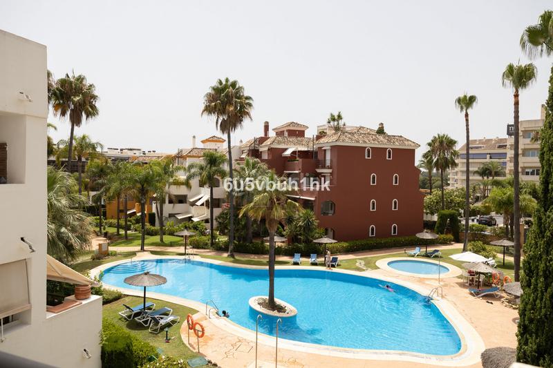 Foto aa17c85c-be50-4502-8729-d096a3dee29f. Apartment with pool in La Carolina - Guadalpín Marbella