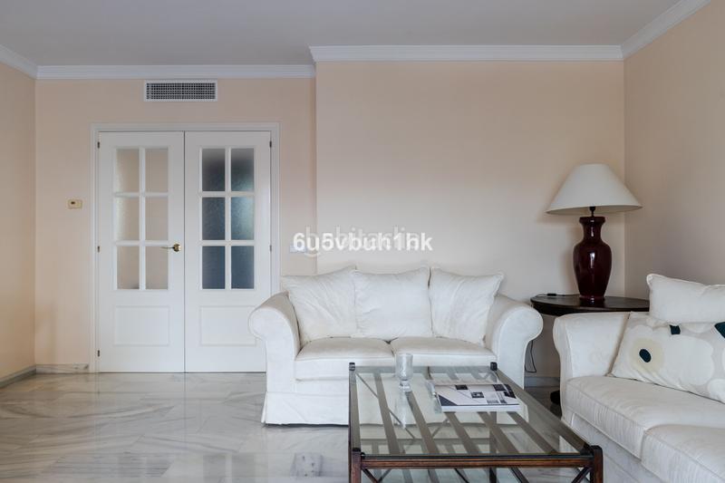 Foto c27a7a2f-7137-4bdd-bb24-534f7c6160f2. Apartment with pool in La Carolina - Guadalpín Marbella