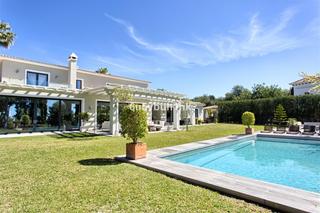 Chalet  Urbanización la capellanía. Oasis de lujo en marbella hill club: villa de 6 dormitorios con