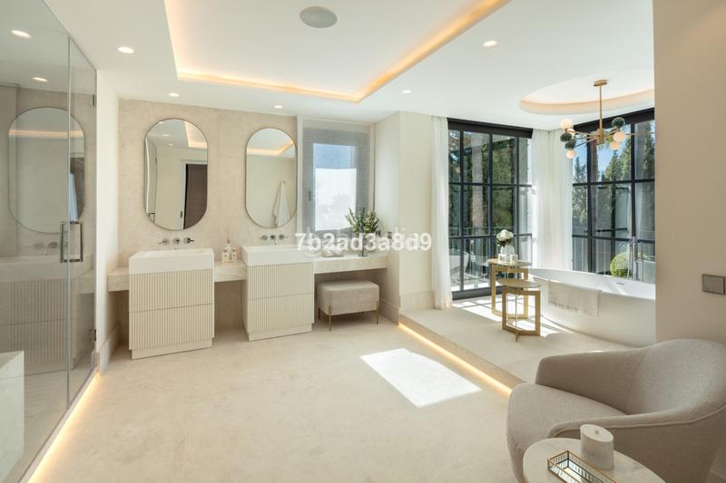 Foto d7af080c-3279-40ba-9302-2dc44f9f2500. Chalet avec cheminée parking piscine dans Nagüeles Alto Marbella