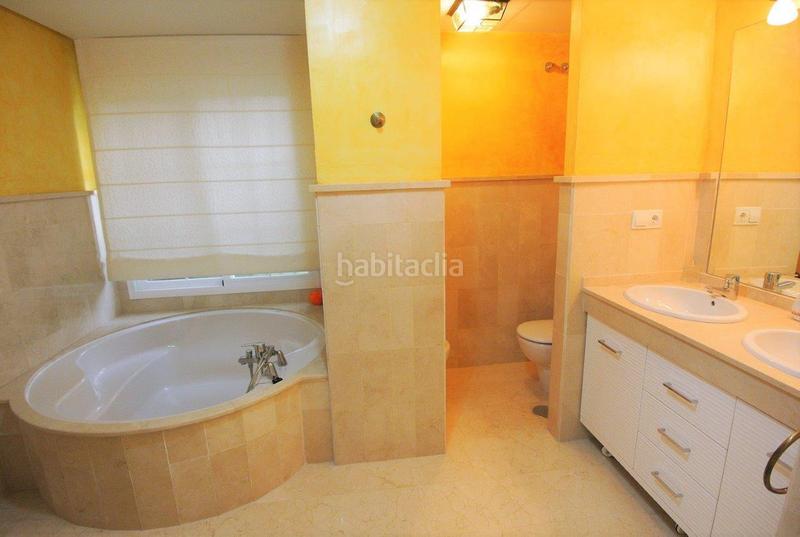 Foto 87059dd5-7696-4e9d-9891-f9f7f08ce586. Casa adosada vive el sueño mediterráneo en nagüeles: amplia casa adosada con piscina y vistas en Marbella