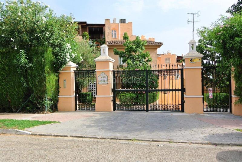 Foto 98a8ceb7-907b-4a3c-bae5-bb2ba8195b37. Casa adosada vive el sueño mediterráneo en nagüeles: amplia casa adosada con piscina y vistas en Marbella
