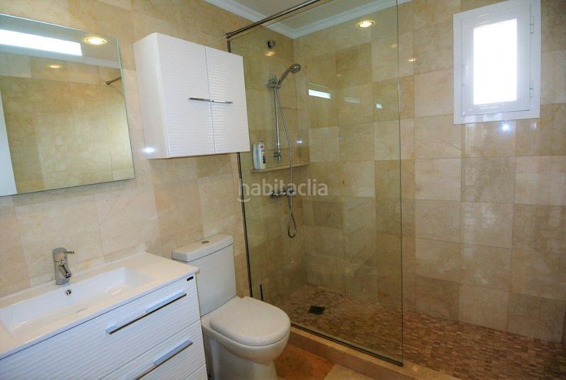 Foto c70f10fd-4758-47d4-bd74-2a6436a83b12. Casa adosada vive el sueño mediterráneo en nagüeles: amplia casa adosada con piscina y vistas en Marbella