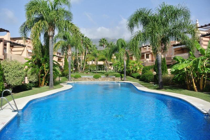 Foto d9edef2a-2d19-4682-8cb4-c00a31b7d663. Casa adosada vive el sueño mediterráneo en nagüeles: amplia casa adosada con piscina y vistas en Marbella