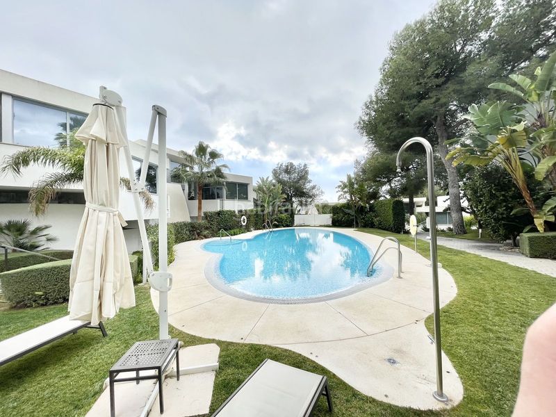 Foto 1babd7cb-389b-4769-86c7-200a3a95975a. Casa adossada amb piscina a Sierra Blanca Marbella