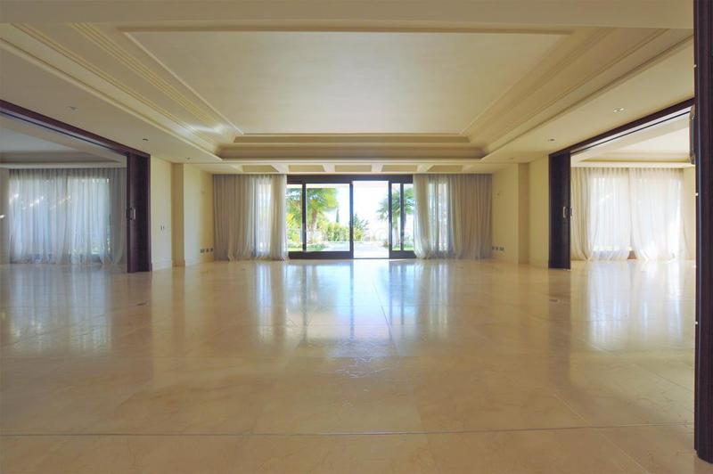 Foto 3099832b-130a-4a01-9a07-bd53aa903d05. Xalet amb piscina a Sierra Blanca Marbella