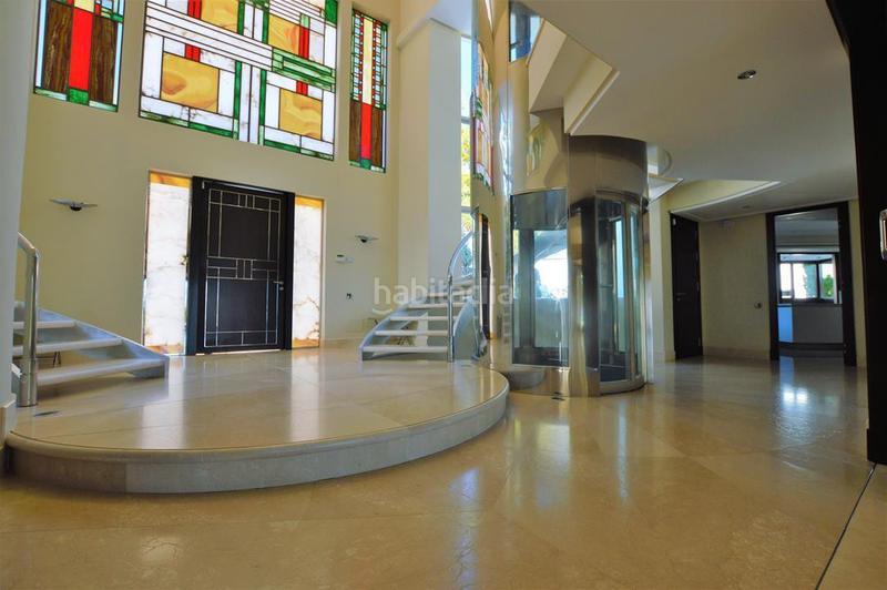 Foto 3473d083-1507-4e68-ba46-4a60f493c3c4. Xalet amb piscina a Sierra Blanca Marbella