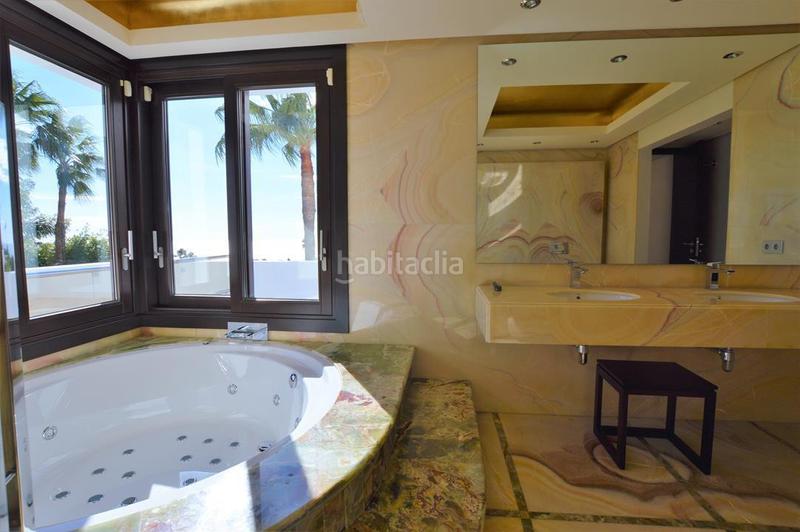 Foto a4b90482-c538-4702-a5b6-30a3dfd2ad87. Xalet amb piscina a Sierra Blanca Marbella