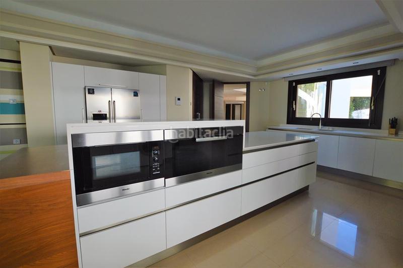 Foto a9057596-d82e-4b03-9a44-e79b04119159. Xalet amb piscina a Sierra Blanca Marbella