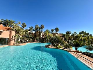 Apartament  Avenida buchinger. Un oasis de elegancia y confort en planta baja: apartamento de 2