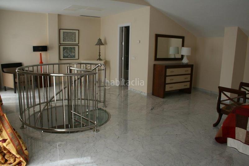 Foto 4b50aec4-a24d-47ff-b779-948f5aa59e4e. Dachwohnung mit pool in Puerto Banús Marbella