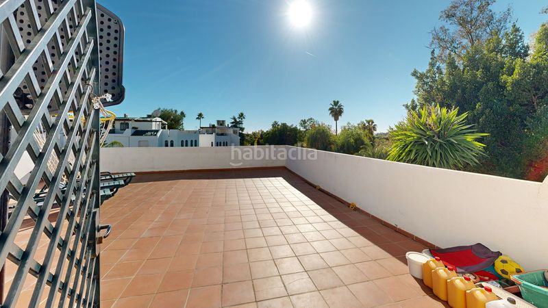 Foto 21bd29ce-58f7-498a-bc2a-39b485230b94. Casa adossada amb piscina a Los Naranjos Marbella