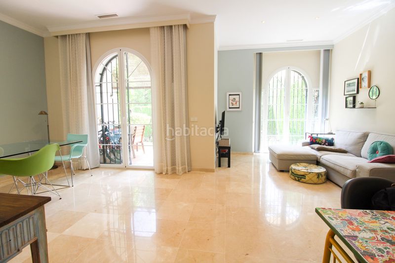 Foto 5bf24311-4917-4fe0-a5a4-685773617f34. Casa adossada amb piscina a Los Naranjos Marbella