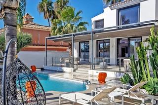 Chalet  Calle sirio. Su oasis de lujo en nueva andalucía: villa de 4 dormitorios con