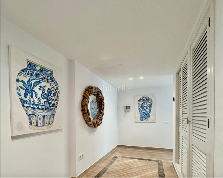 Foto c6aa32f9-99a6-41c3-9324-aed29f480dde. Apartamento moderno apartamento a pie de la playa en elviria en Marbella