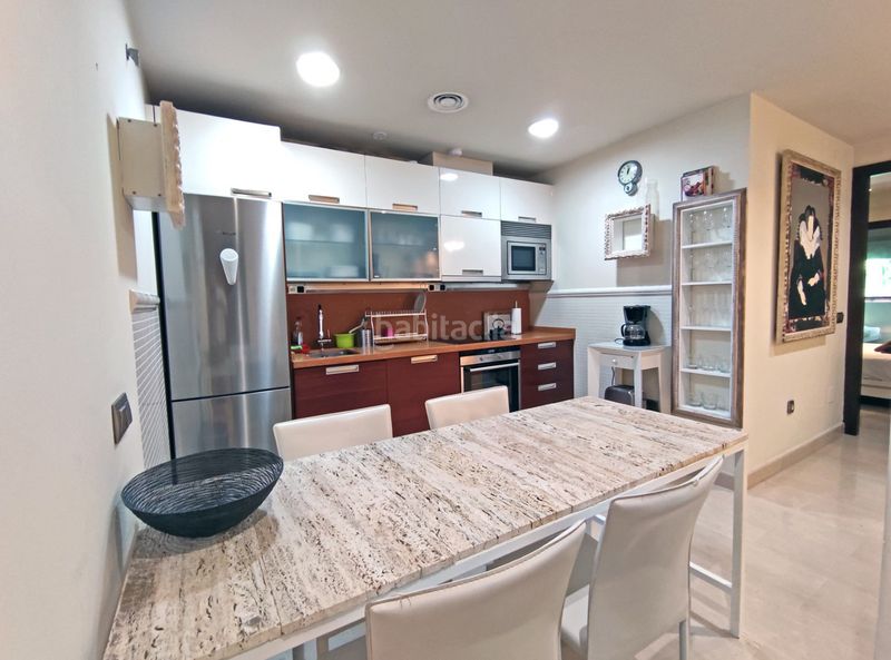 Foto ea6617f4-6b4e-4290-919b-8fe718cc66ce. Apartament amb piscina a Nueva Andalucía centro Marbella