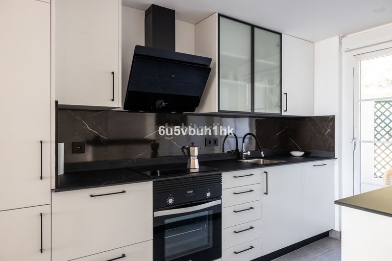 Foto f6fcd966-4772-4a18-83f3-ca35bf21633b. Apartament amb piscina a Nueva Andalucía centro Marbella