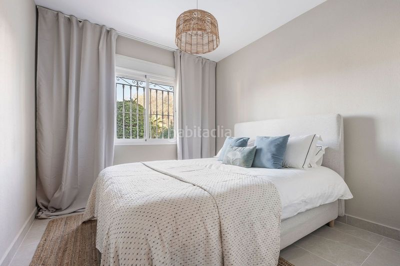 Foto b5d3b10b-c95f-4f0d-adb1-ed408186bc6e. Apartament amb piscina a Nueva Andalucía centro Marbella