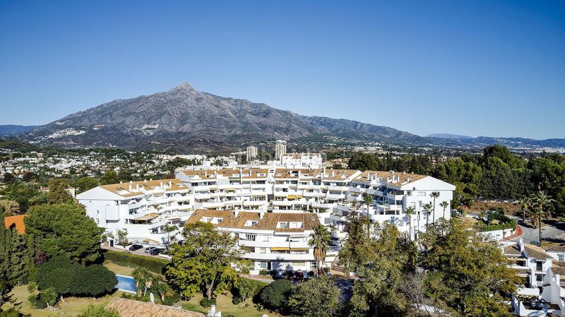 Foto c410c421-7e53-43af-84ee-6ced76d064ef. Apartament amb piscina a Nueva Andalucía centro Marbella