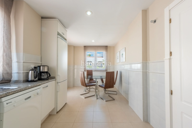 Foto 03bd56fa-b2f8-4068-95b1-bf4199ada1e9. Zweistöckige wohnung mit parking pool in Nueva Alcántara Marbella