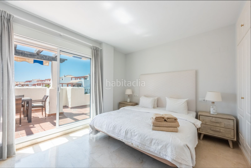 Foto a3d13a9b-1b8a-483f-8406-27a44f6f3f35. Zweistöckige wohnung mit parking pool in Nueva Alcántara Marbella