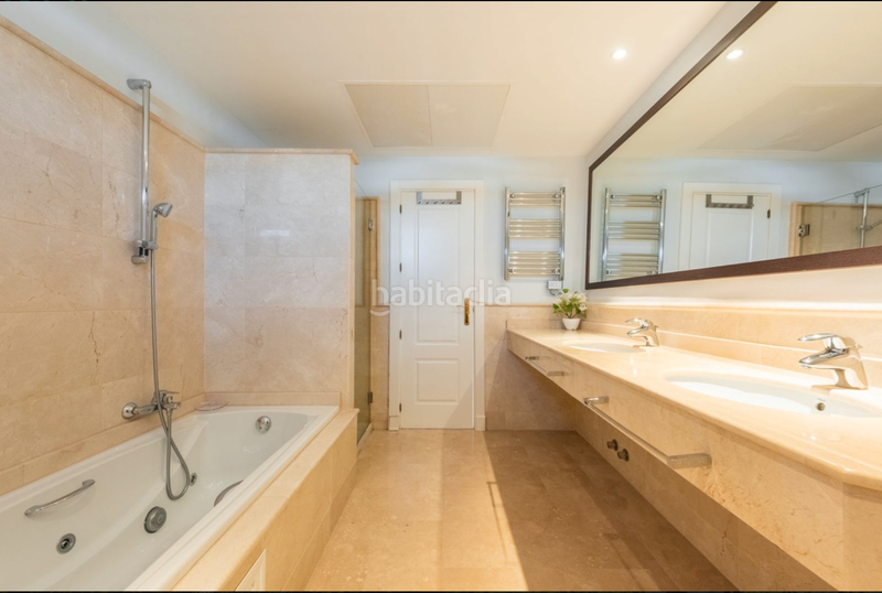 Foto cd0de36a-407f-4550-a2ca-07268e40edd6. Zweistöckige wohnung mit parking pool in Nueva Alcántara Marbella