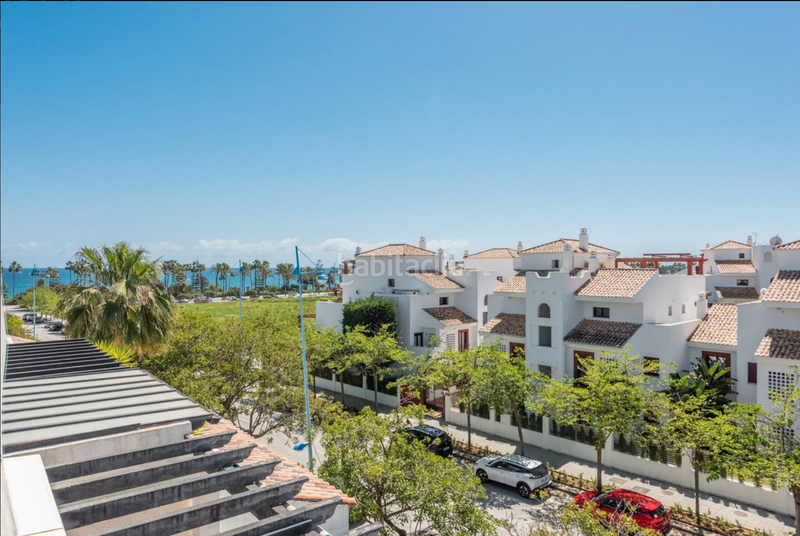 Foto e92ac9b3-b2b5-4187-836c-6708481407f8. Zweistöckige wohnung mit parking pool in Nueva Alcántara Marbella