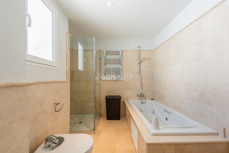 Foto f888c61c-81e2-4b8d-a032-488aff694192. Zweistöckige wohnung mit parking pool in Nueva Alcántara Marbella