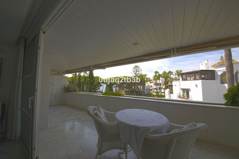 Foto 0fd15243-7278-4308-b35f-7816a28972f0. Apartament amb piscina a La Carolina - Guadalpín Marbella
