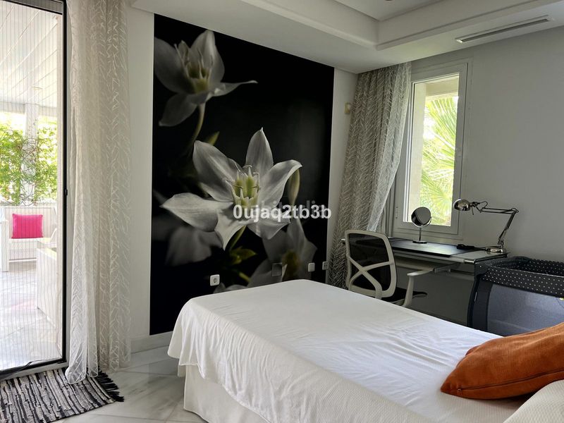 Foto 37002bb1-ace2-4b5a-83de-2b37b86aaefd. Apartament amb piscina a La Carolina - Guadalpín Marbella