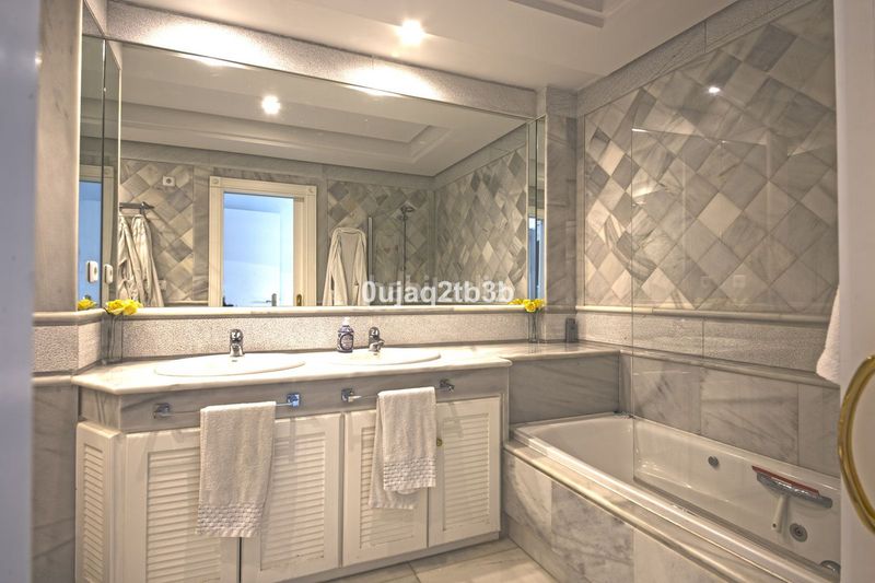 Foto 4009573a-71b1-46d5-b1d6-87745ac35f2e. Apartament amb piscina a La Carolina - Guadalpín Marbella